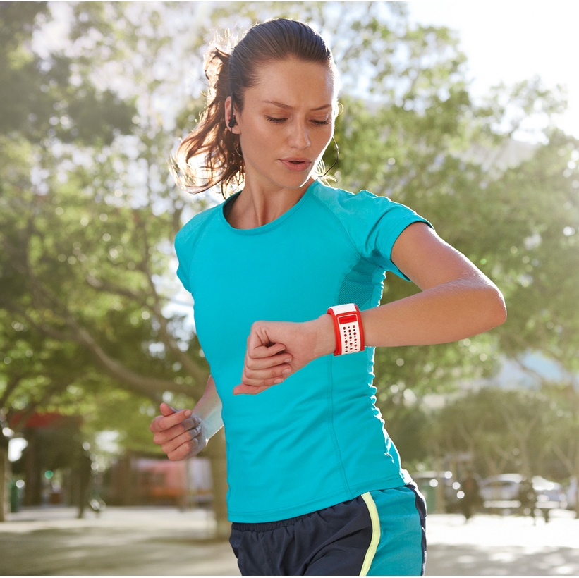 pulsomstro tom tom chica mirando