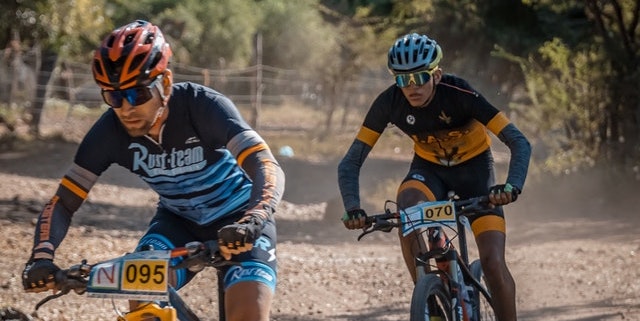 ciclistas con manguitos