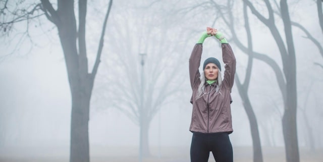 correr con lluvia y chubasquero