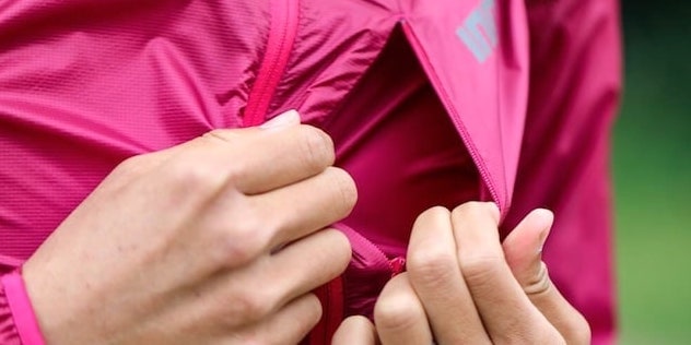 Windshell de inov-8 detatelle de bolsillo