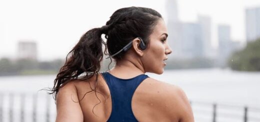 chica con auriculares conduccoión osea